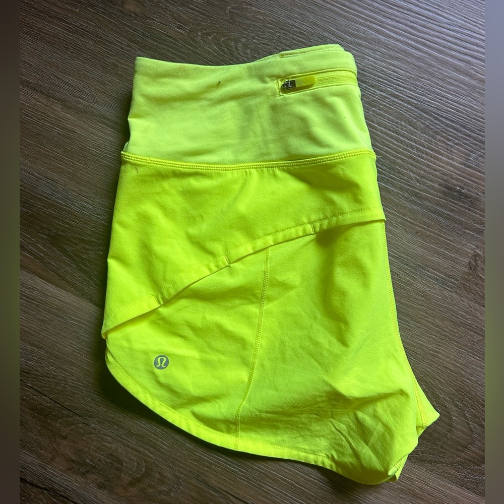 Lululemon Speed-Up Shorts 4” MR (mid-rise) Size 6